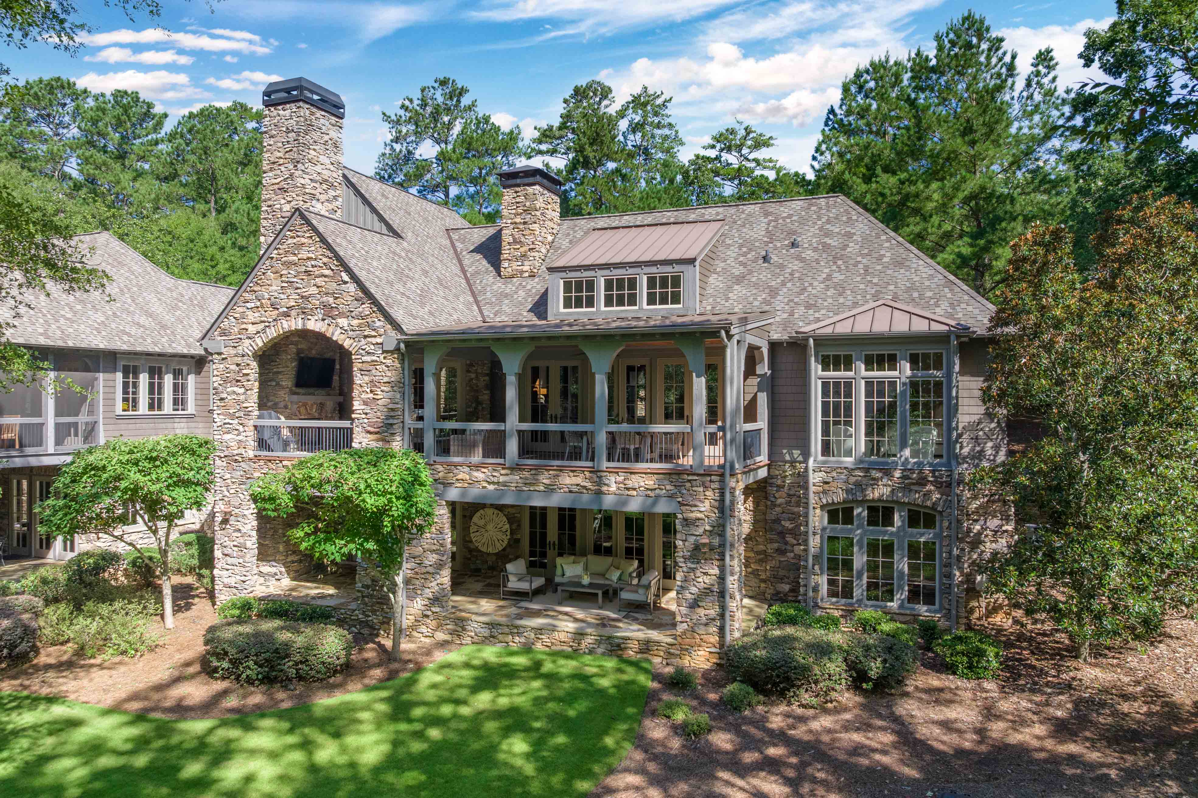 1040 Woodmont Ct. image 2